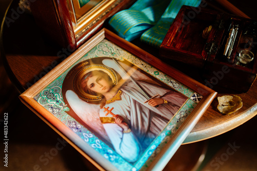 Fotografija icon on the table next to the baptismal set in the Orthodox Church