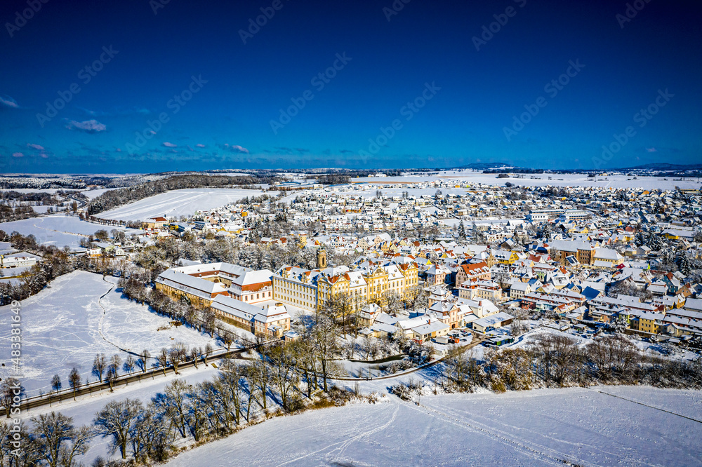 Luftbild von Ellingen in Mittelfranken, im Naturpark Altmühltal, Bayern, Deutschland an einem sonnigen Tag im Winter