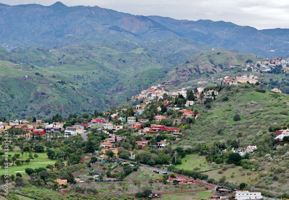 Häuser am Hügel vom Vulkan Bandama