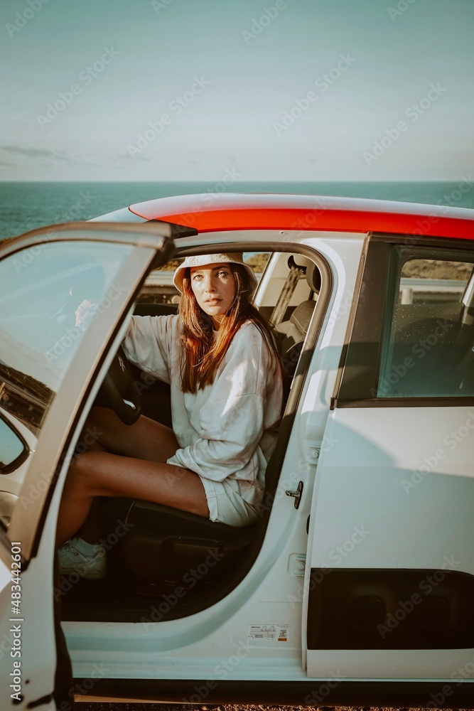 Naklejka premium woman in a car on the beach in lagos algarve portugal 