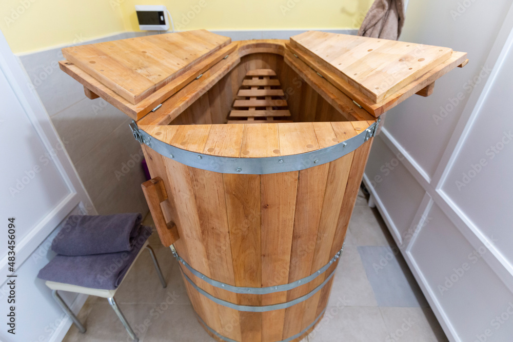 Oak phytobarrel for health spa treatments. Phytobarrel - non-traditional healing, combines sauna, herbal medicine, aromatherapy and steaming.