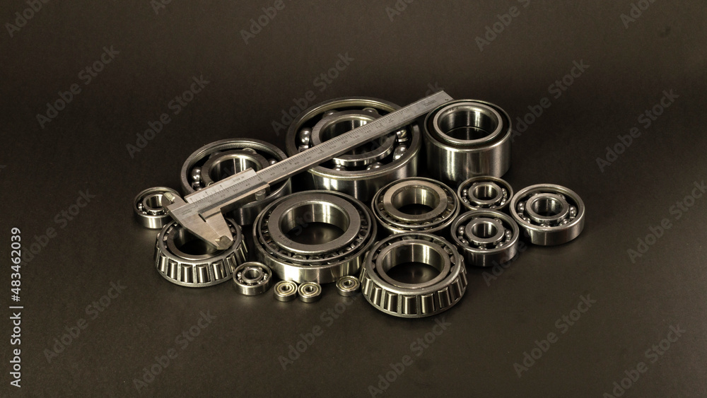Rodamientos de bolas y rodamientos cónicos de acero. Uso industrial y automotriz. Rodamientos de bolas y rodamientos cónicos de acero. Uso industrial y automotriz.