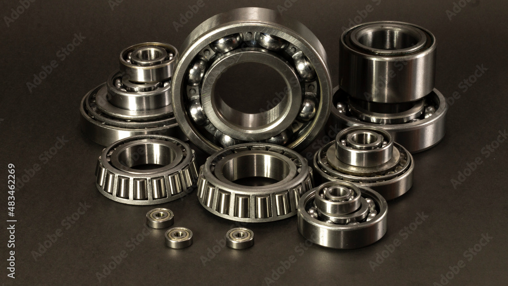 Rodamientos de bolas y rodamientos cónicos de acero. Uso industrial y automotriz. Rodamientos de bolas y rodamientos cónicos de acero. Uso industrial y automotriz.
