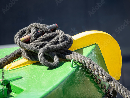 Foto Closeup of mooring rope on bow Narrow Boat on canal
