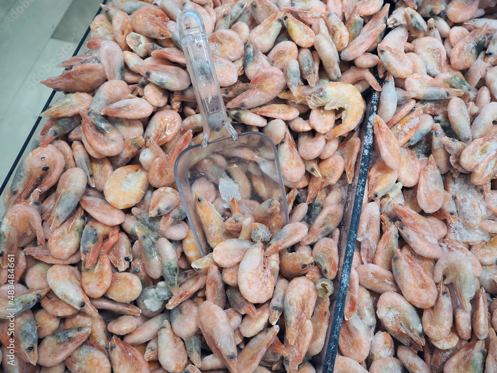 Obraz premium Frozen seafood, shrimp, sale in the store. High quality photo