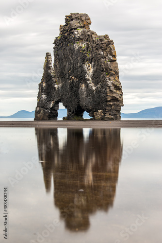 rock in the sea © Pooyan Shafiei