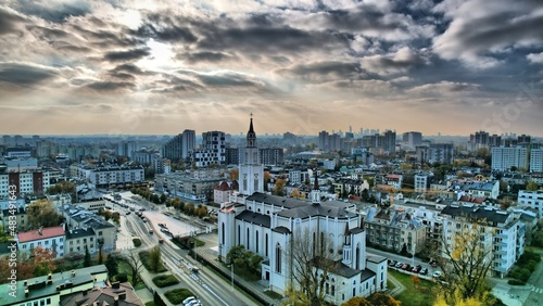 Dramatyczne chmury nad Warszawą plac Szembeka