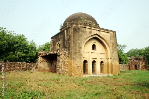 Tohfewala Gumbad Mosque, New Delhi. Tohfewala Gumbad Mosque is a monument at the Siri Fort.