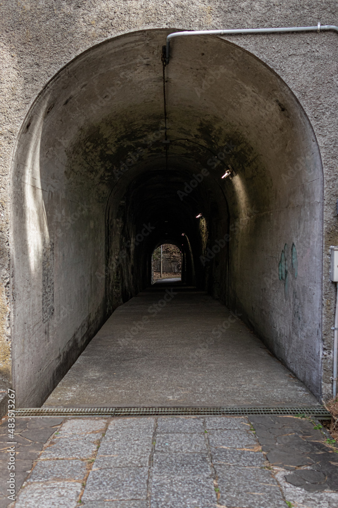 トンネルの入り口