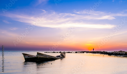Cuadro en lienzo Sunset Scape along Coastline in the Kingdom of Bahrain