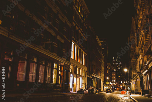night city street © Florian Hölzer
