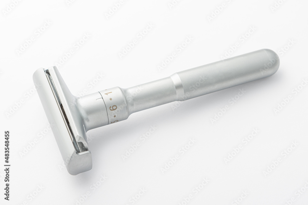 Fototapeta premium Vintage Safety Chrome Metal Double-Egged Shaving Razor Isolated On White Background