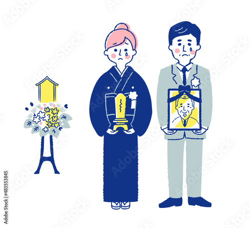 遺影と位牌を持っている遺族と献花