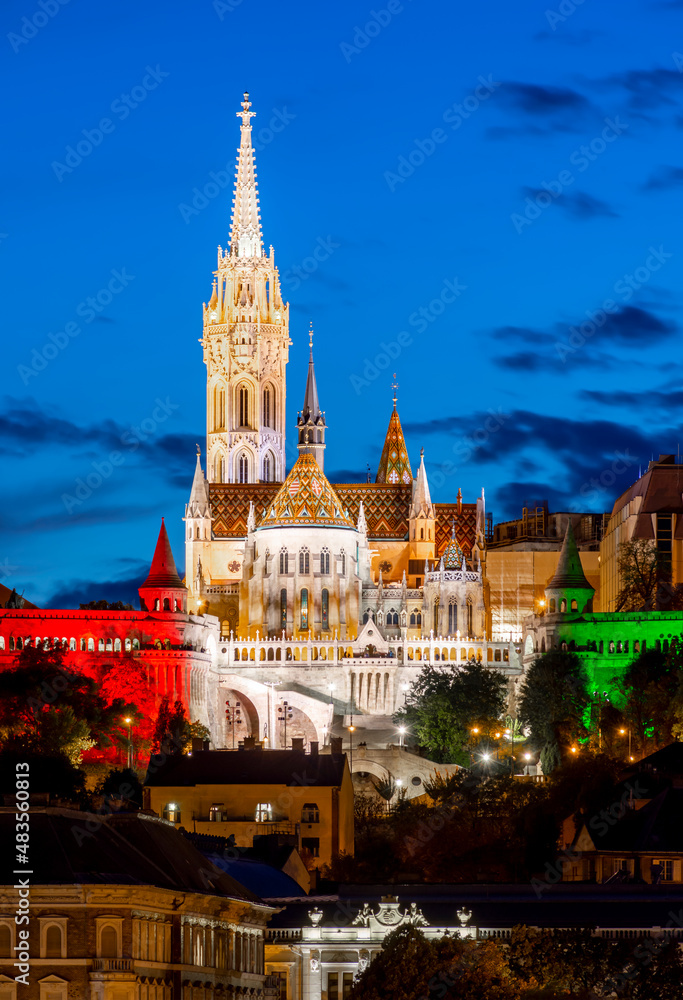 Fototapeta premium Fisherman Bastion and Matthias church at night, Budapest, Hungary