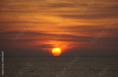 日本海の夕陽 © 庄内爺