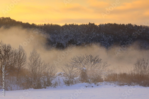 Wallpaper Mural 冬の北上川の雪景色 Torontodigital.ca