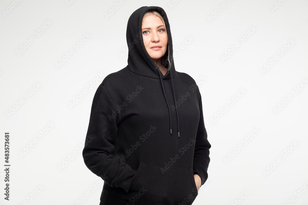 Femme a capuche Femme a capuche