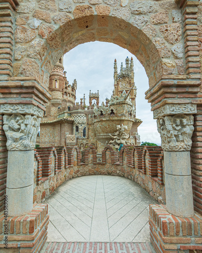 Fotografías del Castillo Monumento de Colomares, este narra con su piedra la gesta del descubrimiento de un nuevo mundo llamado América.