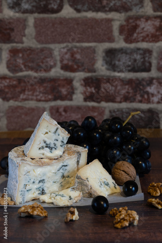 Fototapeta Naklejka Na Ścianę i Meble -  Gorgonzola blue mold cheese with grapes and nuts.