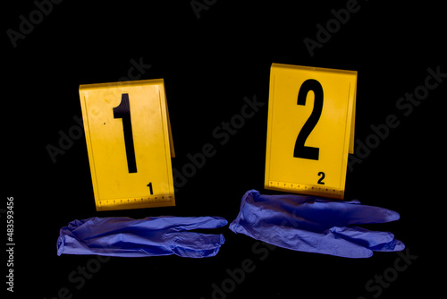 escena del crimen.,  delito, huellas del crimen, nota suicidio, criminalística, criminología. inspección ocular, reseñando indicios.