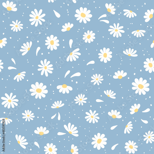 Floral seamless pattern with simple chamomile flower isolated on blue background. © Nataliia Pyzhova