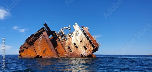 Fotografie, Obraz shipwreck on the island of island