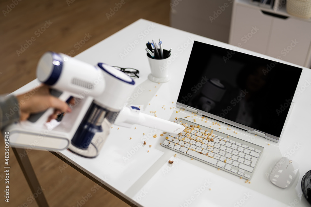 Cleaning Office Desk Cleaning Office Desk