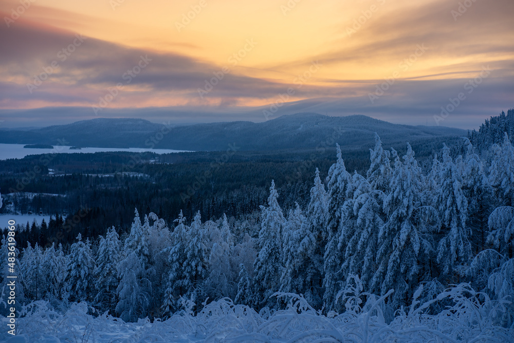 Fototapeta premium Beautiful winter sunset in the mountains