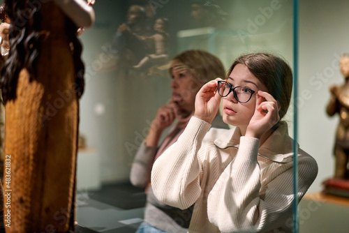 Fototapeta Naklejka Na Ścianę i Meble -  teenage girl exploring artworks in modern museum