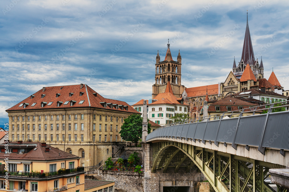Obraz premium skyline of the old city of Lausanne in Switzerland with the cathedral in the background