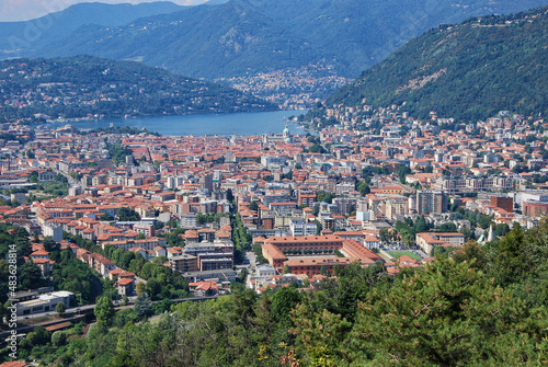 Vista della città di Como da un punto panoramico. © Fabio Caironi
