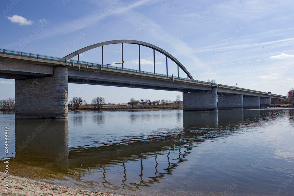 Fototapeta premium Donaubrücke in Deggendorf