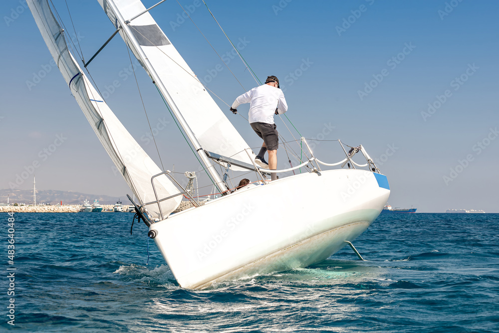 Φωτογραφία People on sailing boat during regatta competition