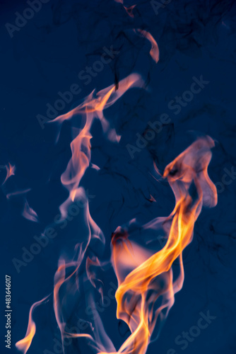 fuoco  fumo  fiamma  ardere  ustione  nera  bollente  calore  luce  fiammifero  fiammata   forma  ardente  incenso  rosso  curva  design  flutta  scuro  colore   pericoli  azzurro  arte