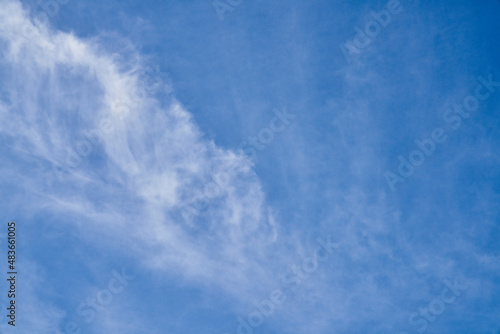 Foto Beatiful blue sky with clouds on a sunny day