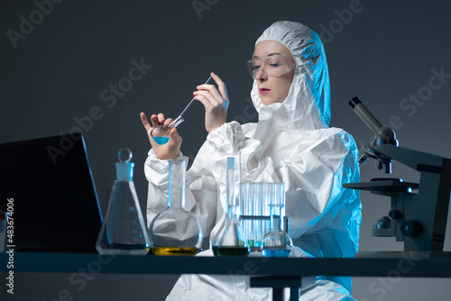Woman chemist. Laboratory a...