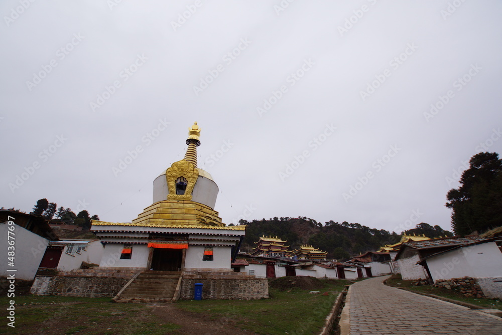 チベット・アムド地方 郎木寺 セルティゴンパと仏塔