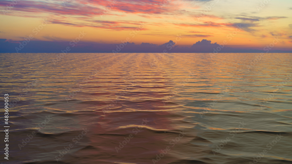 Obraz premium Seascape with a beautiful sunset over the water surface