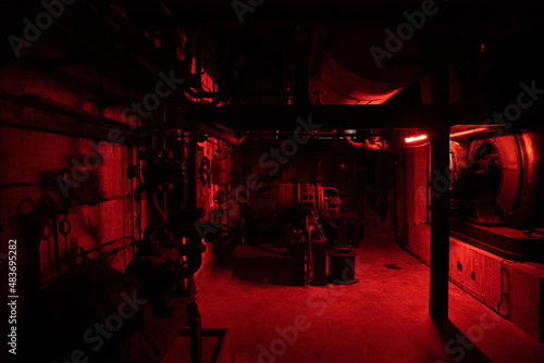 Maquinaria industrial térmica con ambiente y luz roja © sirbouman