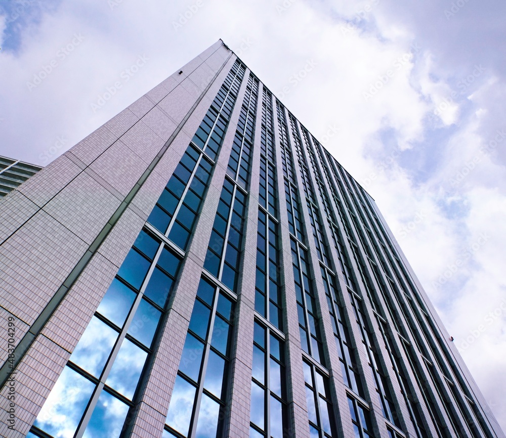 Fototapeta premium 都会のモダンなビル。 ガラス、ブルー。