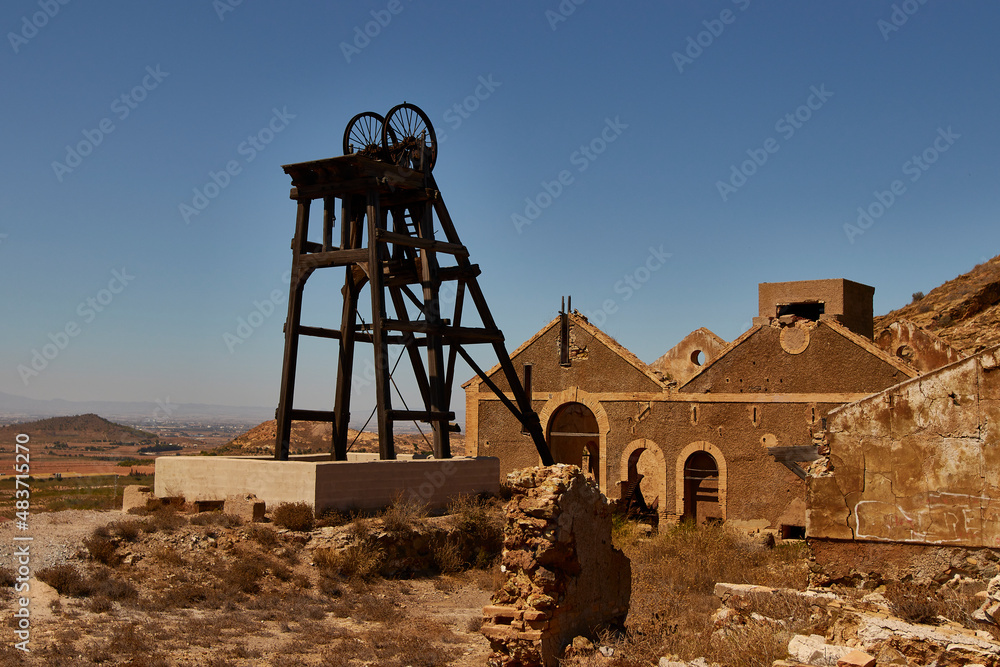Fototapeta premium Antiguo pozo minero abandonado en cartagena
