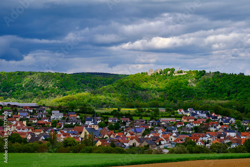 Blick in das Werntal bei Gössenheim und die Burgruine Homburg im Naturschutzgebiet Ruine Homburg, Unterfranken, Franken, Bayern, Deutschland