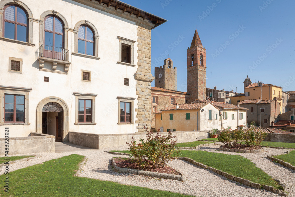 Monte San Savino. Arezzo , Palazzo Del Monte con giardino pensile.