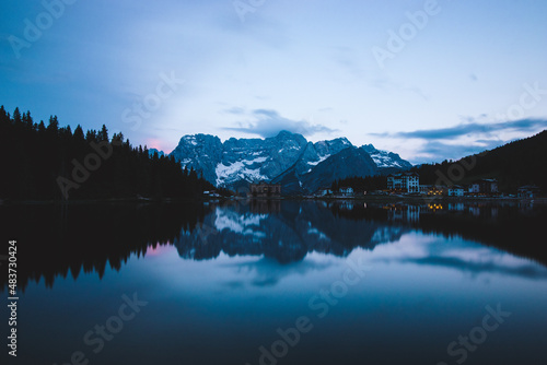 Misurina lake in Dolomites  South Tyrol  Italy. Misurina See in den Dolomiten in S  dtirol  Italien.