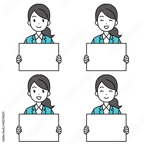 フリップを持つスーツの若い女性（シンプル）