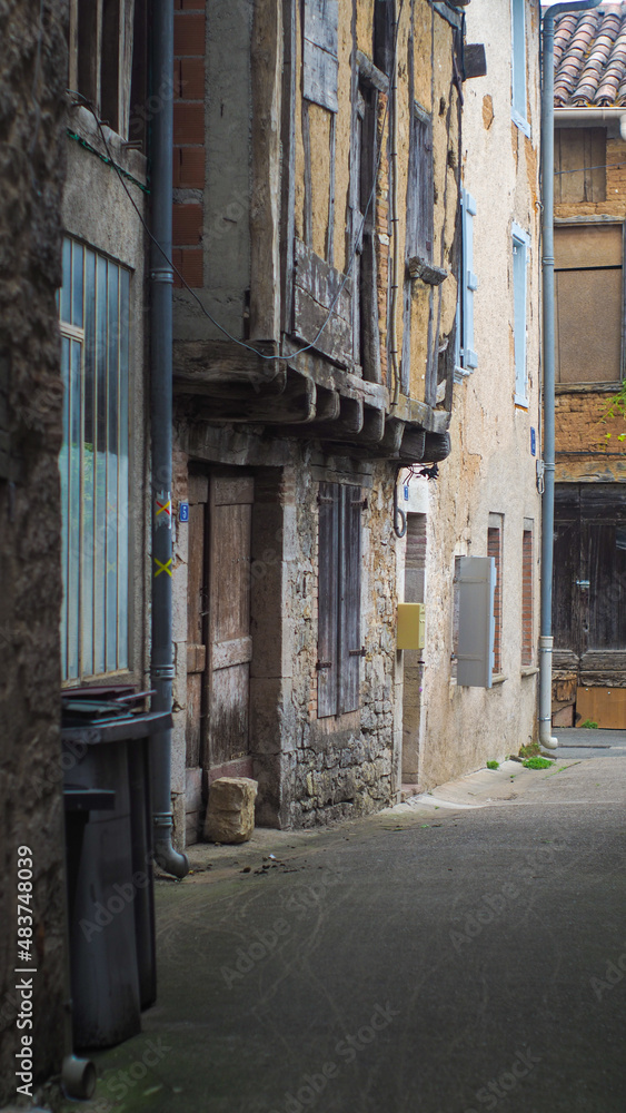 Obraz premium Bourg historique du village de Montricoux, dans le Tarn-et-Garonne