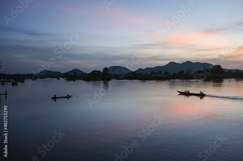 Laos - By Vincent Kuyvenhoven © Studio