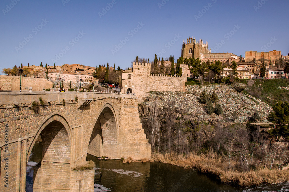 Puente Alcántara, Iglesia de San Juan de los Reyes, Toledo, Castilla la Mancha, España