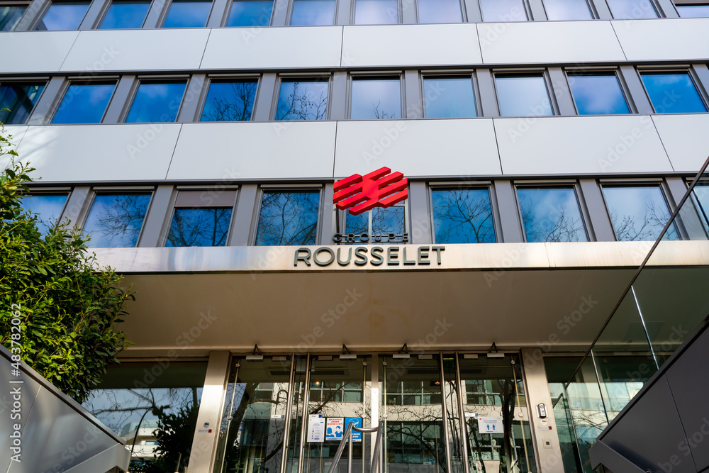 Clichy, France - 30 janvier 2022: Vue extérieure du siège social du Groupe  Rousselet, groupe français constitué