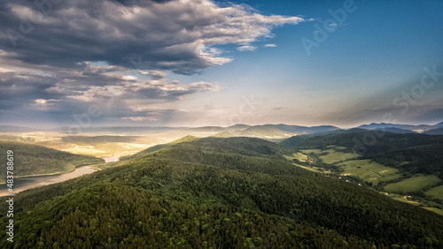 Wiejski krajobraz - Uście Gorlickie, Brunary © DRONE QUEST